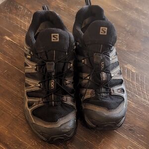 Salomon Men's Black and Gray Athletic Shoes
